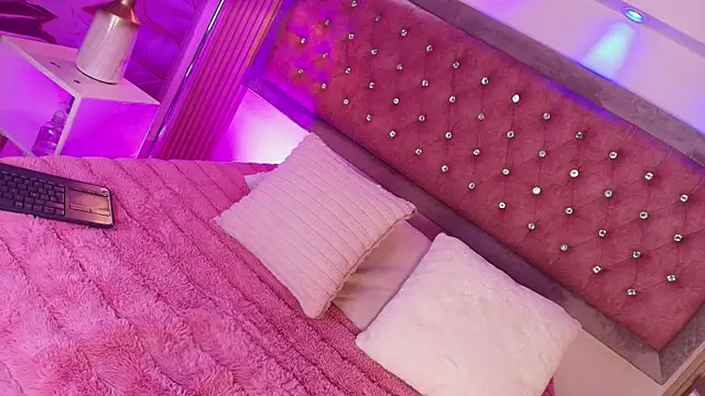 MylaDreams online show from July 28, 2026, 3:24 am