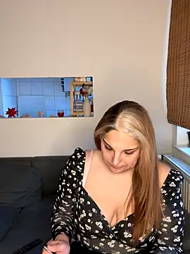 Snapshot of Katherine_Leyla chatting on November 26, 2025, 9:21 am Katherine Leyla online show from November 26, 2025, 9:21 am