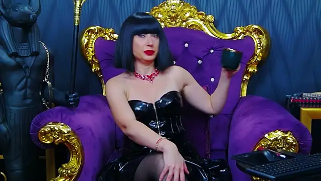 Snapshot of LaraMaeve chatting on October 7, 2025, 6:10 am LaraMaeve online show from October 7, 2025, 6:10 am