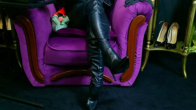 Snapshot of VivianReeve chatting on September 25, 2025, 5:22 am VivianReeve online show from September 25, 2025, 5:22 am