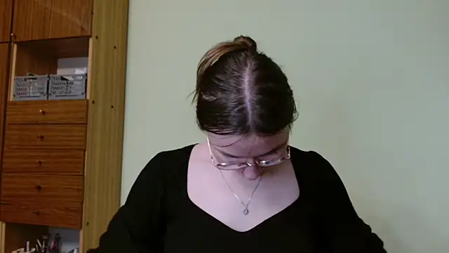 LooveELLYx online show from February 26, 2025, 5:50 pm