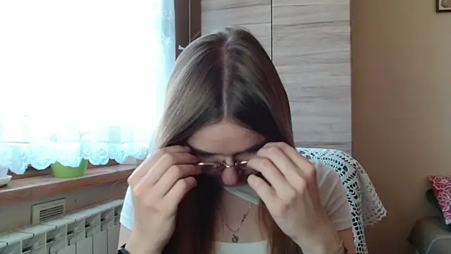 LooveELLYx online show from November 4, 2025, 7:51 am