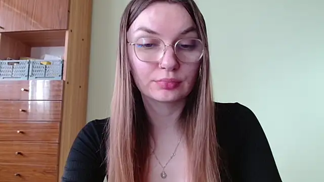 LooveELLYx online show from March 24, 2026, 2:44 pm