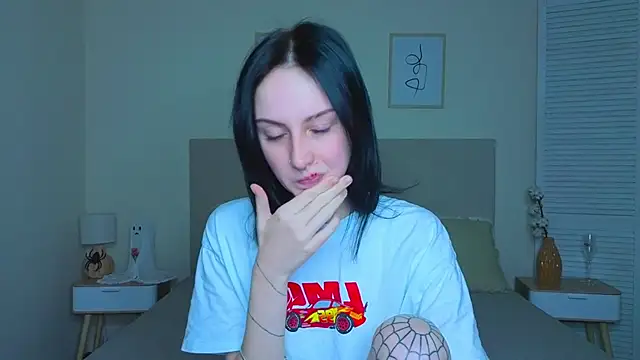 Snapshot of Little_moly999 chatting on November 15, 2025, 5:38 am Little moly999 online show from November 15, 2025, 5:38 am