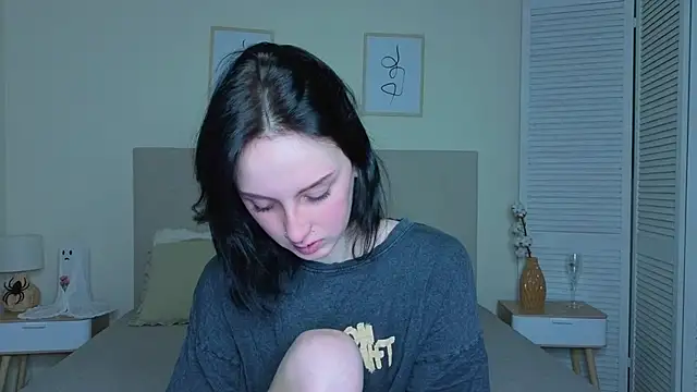 Snapshot of Little_moly999 chatting on November 17, 2025, 4:40 am Little moly999 online show from November 17, 2025, 4:40 am