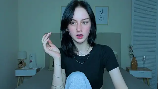 Snapshot of Little_moly999 chatting on November 20, 2025, 4:12 am Little moly999 online show from November 20, 2025, 4:12 am