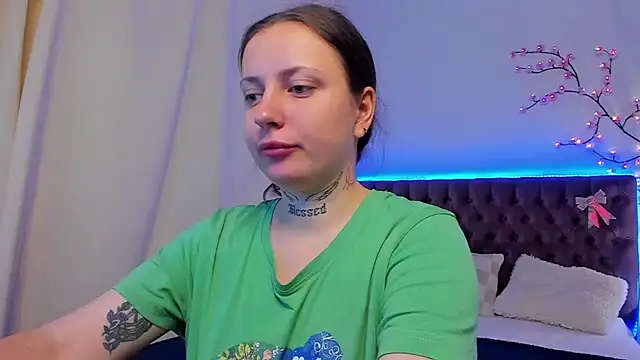 Snapshot of LilaVame chatting on October 18, 2025, 7:36 pm LilaVame online show from October 18, 2025, 7:36 pm