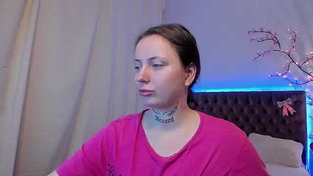 Snapshot of LilaVame chatting on November 19, 2025, 8:53 pm LilaVame online show from November 19, 2025, 8:53 pm