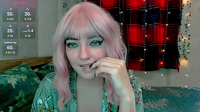 Snapshot of MagicPink chatting on December 18, 2025, 12:00 pm MagicPink online show from December 18, 2025, 12:00 pm