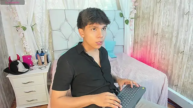 Thiago Kozak online show from November 18, 2025, 2:17 am