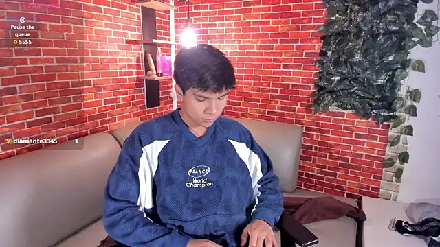 Snapshot of Thiago_Kozak chatting on May 7, 2026, 12:21 pm Thiago Kozak online show from May 7, 2026, 12:21 pm