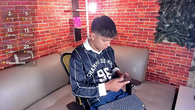 Snapshot of Thiago_Kozak chatting on May 8, 2026, 2:44 pm Thiago Kozak online show from May 8, 2026, 2:44 pm