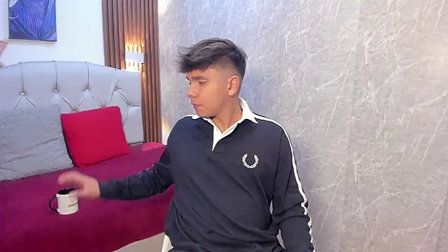 Snapshot of Thiago_Kozak chatting on June 10, 2026, 3:33 pm Thiago Kozak online show from June 10, 2026, 3:33 pm