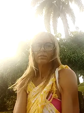 LunaNatural online show from October 13, 2025, 8:09 pm