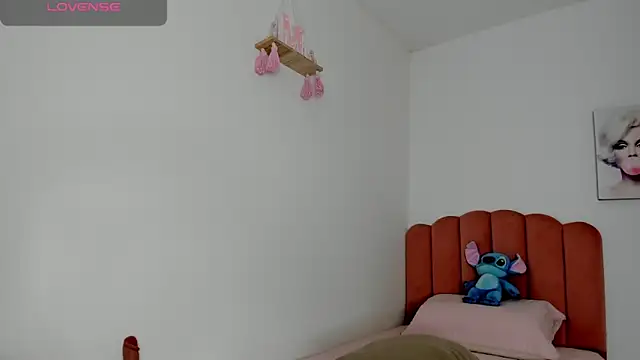 Snapshot of julieth_sanzz chatting on May 29, 2026, 2:04 pm julieth sanzz online show from May 29, 2026, 2:04 pm