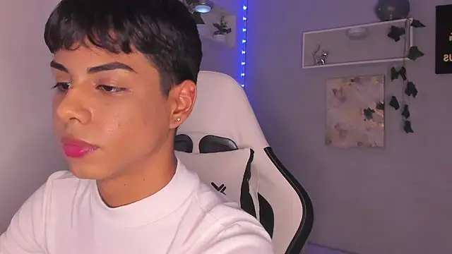 Snapshot of Thomas_wil chatting on October 16, 2025, 6:25 am Thomas wil online show from October 16, 2025, 6:25 am