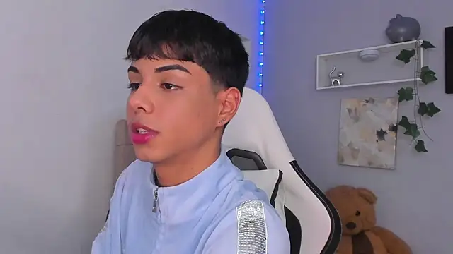 Snapshot of Thomas_wil chatting on November 1, 2025, 1:18 am Thomas wil online show from November 1, 2025, 1:18 am