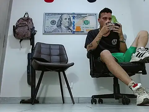 Snapshot of Latins_Boss chatting on June 12, 2026, 5:56 pm Latins Boss online show from June 12, 2026, 5:56 pm