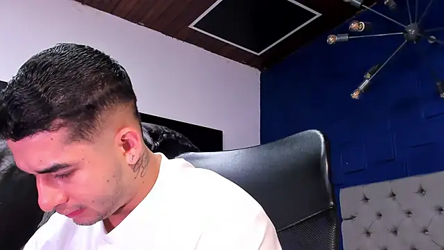 king falconer online show from December 14, 2025, 11:42 pm