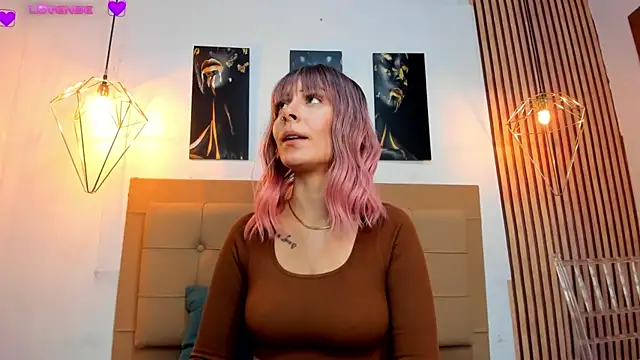 alesziarose online show from September 18, 2025, 8:00 pm