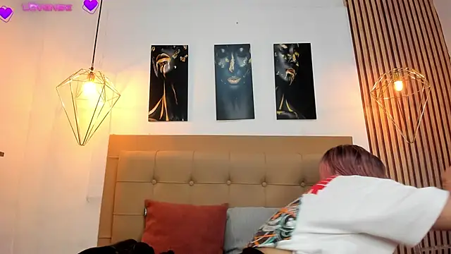 alesziarose online show from October 5, 2025, 7:23 pm