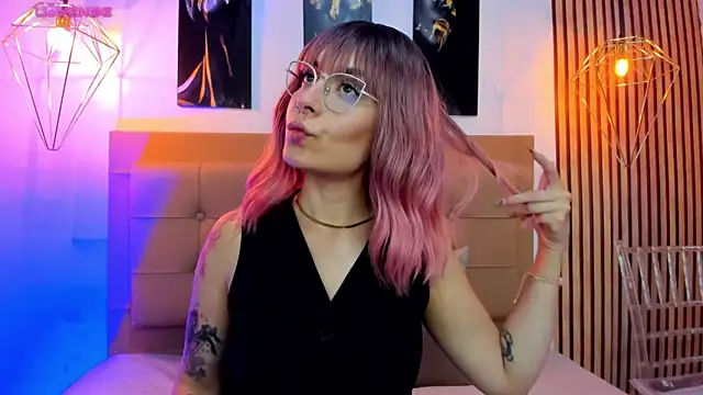 alesziarose online show from November 13, 2025, 7:24 pm