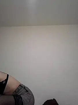 Snapshot of Oriana111 chatting on October 27, 2025, 1:04 pm Oriana111 online show from October 27, 2025, 1:04 pm