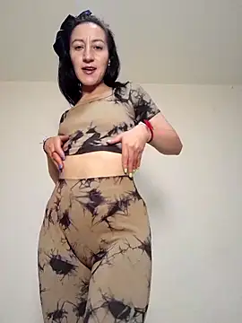 Snapshot of Oriana111 chatting on October 28, 2025, 3:54 am Oriana111 online show from October 28, 2025, 3:54 am