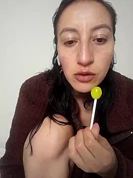 Snapshot of Oriana111 chatting on November 14, 2025, 4:33 am Oriana111 online show from November 14, 2025, 4:33 am