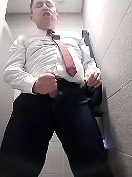 Snapshot of BigCristh79 chatting on October 18, 2025, 8:04 am BigCristh79 online show from October 18, 2025, 8:04 am