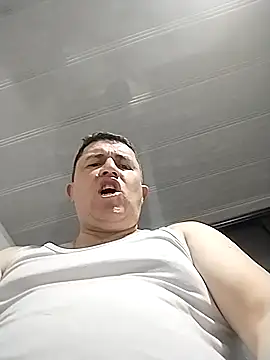 Snapshot of BigCristh79 chatting on November 5, 2025, 8:53 pm BigCristh79 online show from November 5, 2025, 8:53 pm