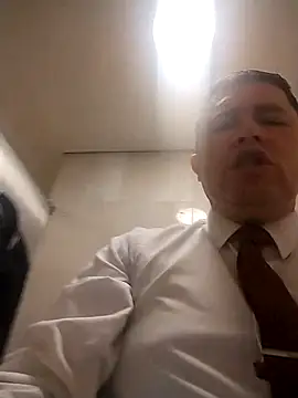 Snapshot of BigCristh79 chatting on November 16, 2025, 1:28 pm BigCristh79 online show from November 16, 2025, 1:28 pm