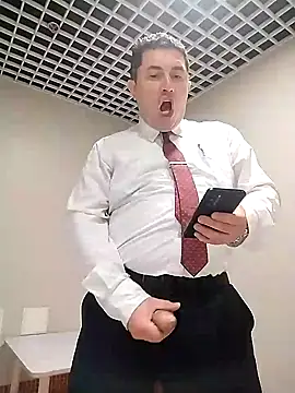 Snapshot of BigCristh79 chatting on November 21, 2025, 2:21 am BigCristh79 online show from November 21, 2025, 2:21 am