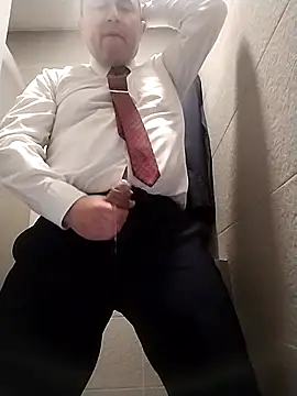 Snapshot of BigCristh79 chatting on November 30, 2025, 9:41 pm BigCristh79 online show from November 30, 2025, 9:41 pm