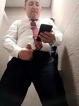 Snapshot of BigCristh79 chatting on December 4, 2025, 8:01 am BigCristh79 online show from December 4, 2025, 8:01 am