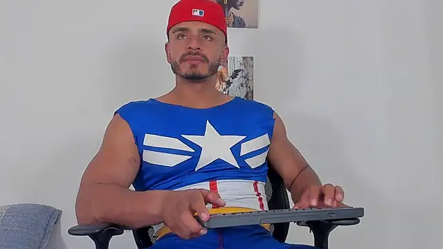 Snapshot of magnusclark chatting on June 11, 2026, 12:32 am magnusclark online show from June 11, 2026, 12:32 am