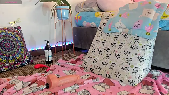princessluna 19 online show from April 28, 2026, 2:27 am