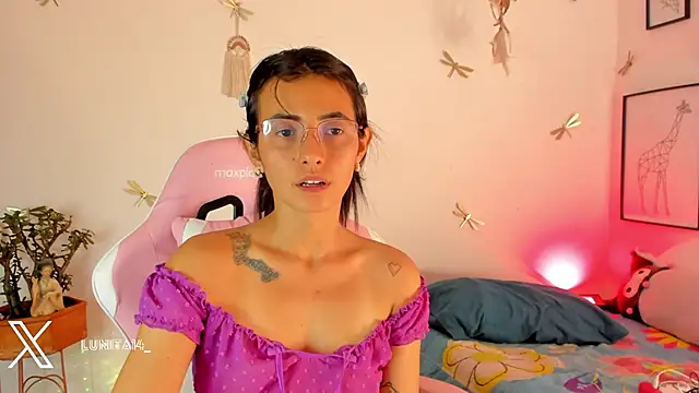 Snapshot of princessluna_19 chatting on July 12, 2026, 9:39 pm princessluna 19 online show from July 12, 2026, 9:39 pm