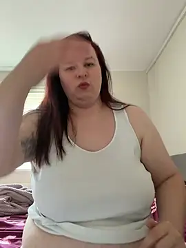 Snapshot of Curvaceouscarla chatting on July 6, 2026, 11:07 am Curvaceouscarla online show from July 6, 2026, 11:07 am