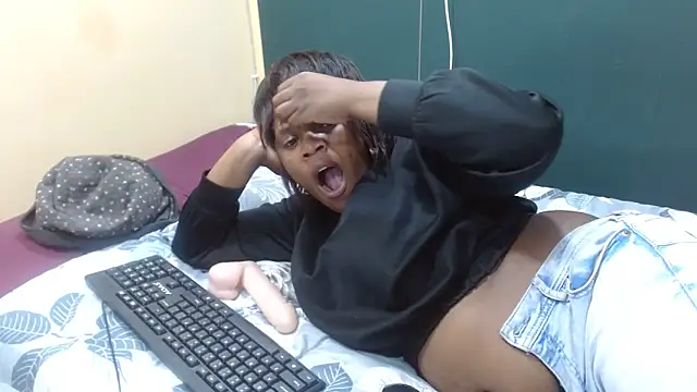 sexythae32 online show from February 18, 2026, 7:54 pm