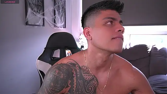 Snapshot of tyler_muscle1 chatting on October 7, 2025, 7:33 pm tyler muscle1 online show from October 7, 2025, 7:33 pm