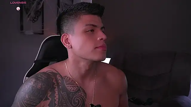 Snapshot of tyler_muscle1 chatting on October 24, 2025, 2:02 pm tyler muscle1 online show from October 24, 2025, 2:02 pm