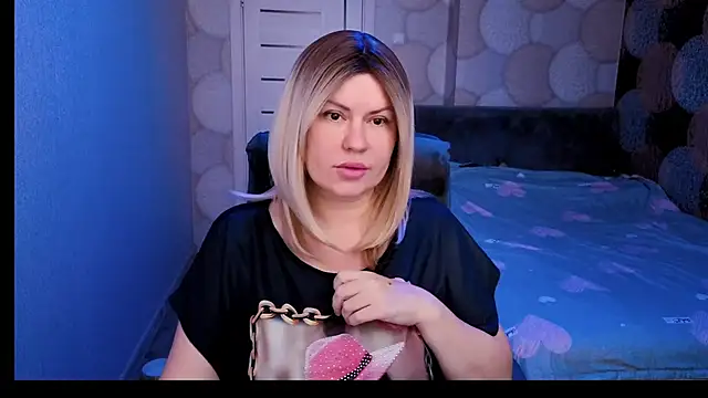 Snapshot of CrystallKiss chatting on September 30, 2025, 3:44 am CrystallKiss online show from September 30, 2025, 3:44 am