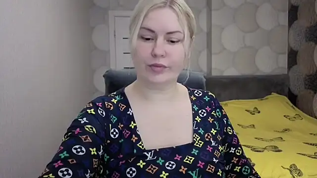 Snapshot of CrystallKiss chatting on November 29, 2025, 11:19 pm CrystallKiss online show from November 29, 2025, 11:19 pm