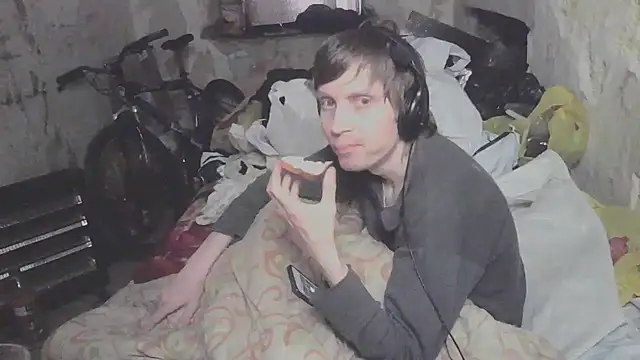 Snapshot of makarov1993 chatting on May 18, 2026, 6:36 pm makarov1993 online show from May 18, 2026, 6:36 pm