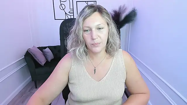 NinaStarle online show from September 14, 2025, 12:04 pm