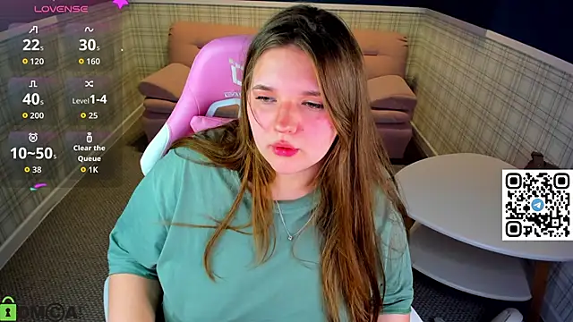 Snapshot of Chloee_White chatting on October 4, 2025, 12:41 am Chloee White online show from October 4, 2025, 12:41 am