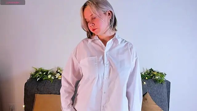 Snapshot of girlllsooft chatting on September 22, 2025, 4:20 pm girlllsooft online show from September 22, 2025, 4:20 pm