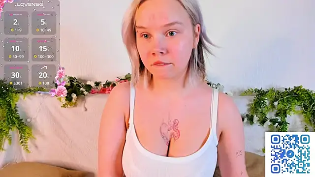 girlllsooft online show from October 4, 2025, 5:00 pm