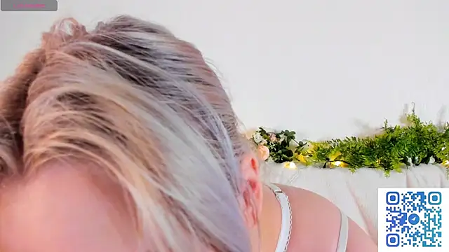 Snapshot of girlllsooft chatting on October 5, 2025, 5:11 pm girlllsooft online show from October 5, 2025, 5:11 pm